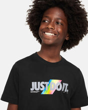 Laden Sie das Bild in den Galerie-Viewer, T-SHIRT JUNIOR NIKE
