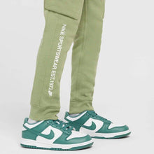 Laden Sie das Bild in den Galerie-Viewer, PANTALONE CARGO NIKE JUNIOR
