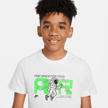 Laden Sie das Bild in den Galerie-Viewer, T-SHIRT JUNIOR NIKE
