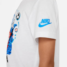 Laden Sie das Bild in den Galerie-Viewer, T-SHIRT JUNIOR NIKE
