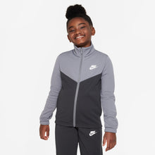 Laden Sie das Bild in den Galerie-Viewer, TUTA JUNIOR NIKE
