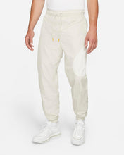 Charger l&#39;image dans la galerie, PANTALONE UOMO M NSW SWOOSH  WVN LND PANT
