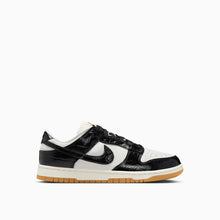 Carica l&#39;immagine nel visualizzatore di Gallery, W NIKE DUNK LOW LX
