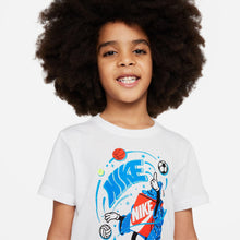 Laden Sie das Bild in den Galerie-Viewer, T-SHIRT JUNIOR NIKE
