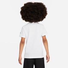 Laden Sie das Bild in den Galerie-Viewer, T-SHIRT JUNIOR NIKE
