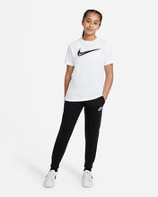 Cargar imagen en el visor de la galería, U NSW TEE SWOOSH T-SHIRT JUNIOR
