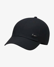 Carica l&#39;immagine nel visualizzatore di Gallery, CAPPELLO CON VISIERA NIKE
